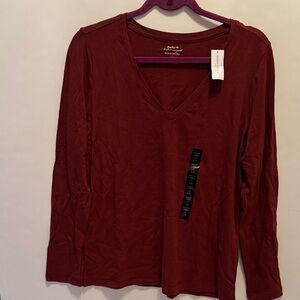 Banana Republic Factory Women's Burgundy V-Neck Long Sleeve Top